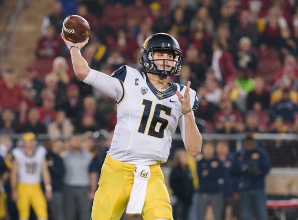 Jared Goff #16 of the California Golden Bear