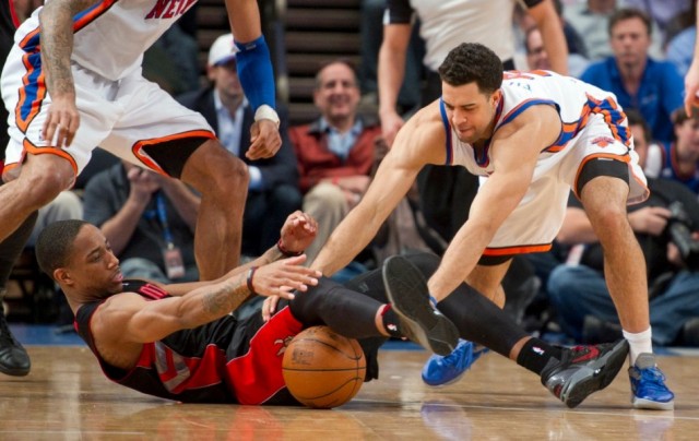 Toronto Raptors guard DeMar DeRozan and New York Knicks guard Landry Fields (R) try to get a loose ball 