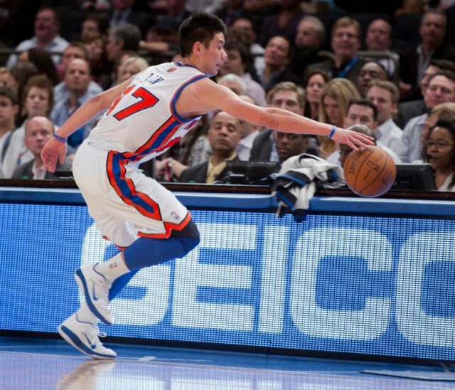 New York Knicks point guard Jeremy Lin (17) chases a ball out-of-bounds