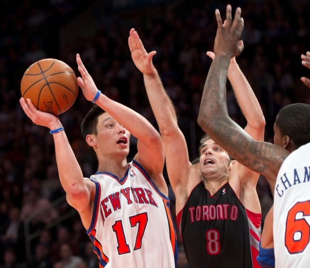 New York Knicks guard Jeremy Lin (17) shoots over 
