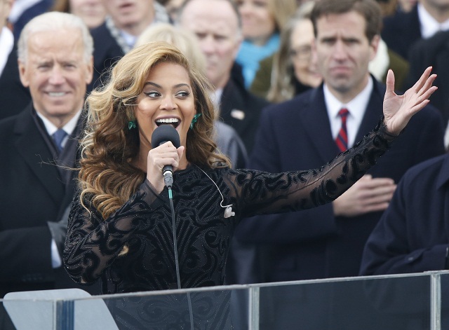 Beyonce sings the National Anthem 