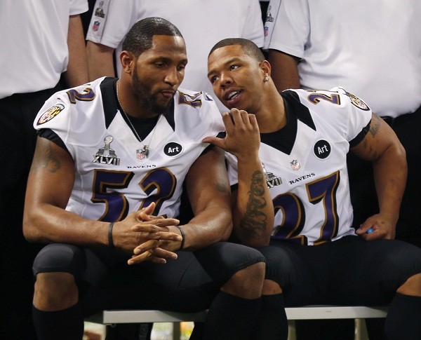 Baltimore Ravens running back Ray Rice talks to teammate Ray Lewis 