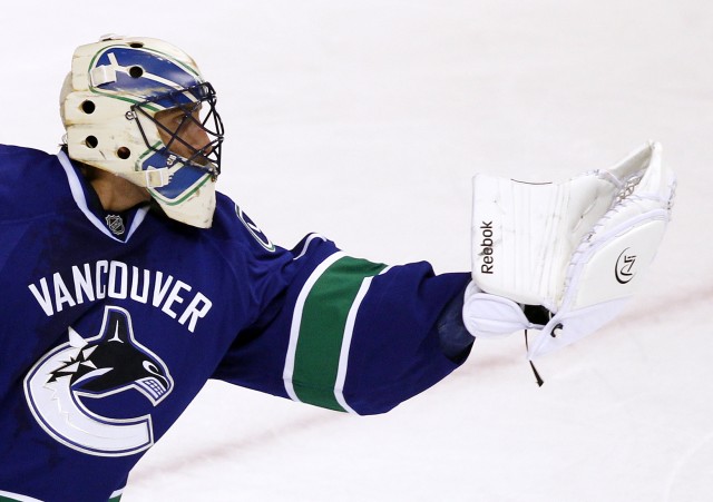 Roberto Luongo heats up goalie competition in Vancouver.