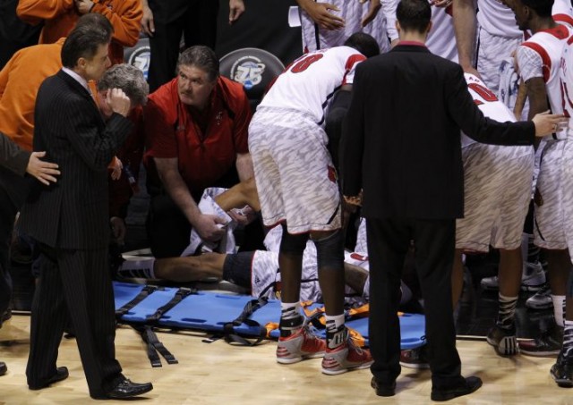 Louisville Player Broken Leg, Ware Breaks His Leg Against Duke