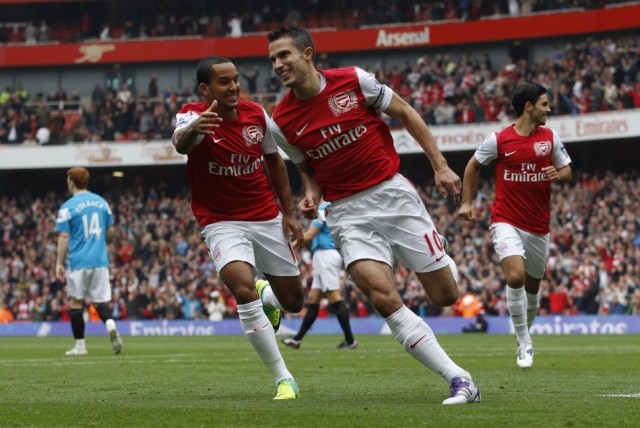Wenger Wants Van Persie and Walcott to Sign New Arsenal Contracts Early - Report