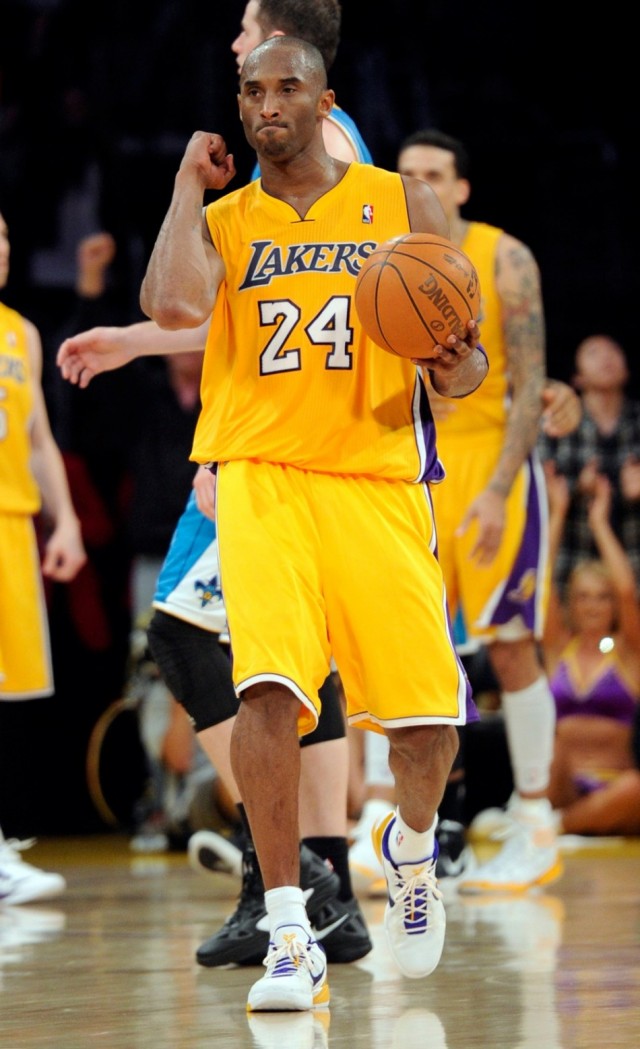 Los Angeles Lakers shooting guard Kobe Bryant (24) reacts